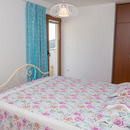 Apartment Elena Petrovac Екстер'єр фото