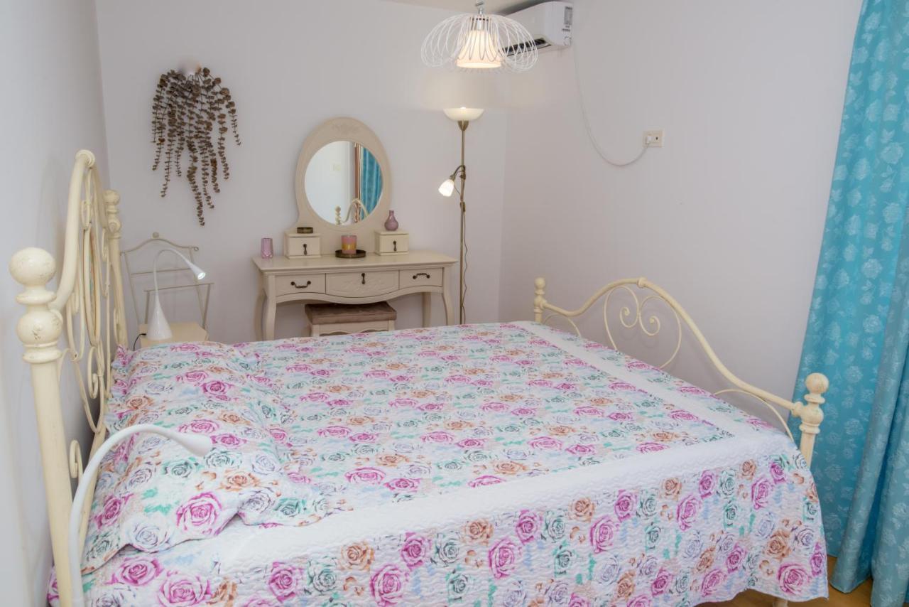 Apartment Elena Petrovac Екстер'єр фото