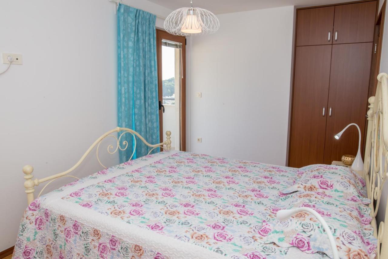 Apartment Elena Petrovac Екстер'єр фото